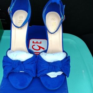 Rouge heels blue